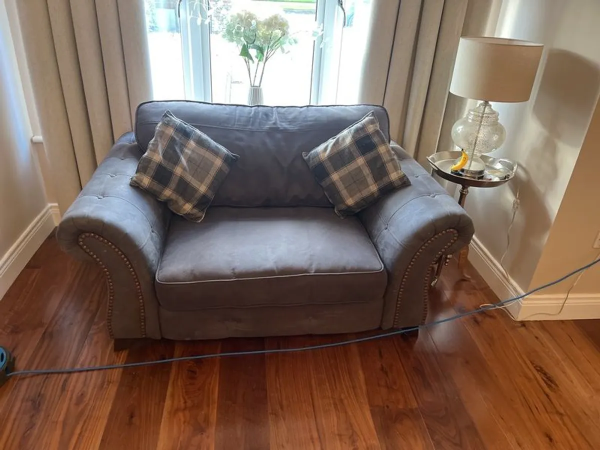sofa - Image 4