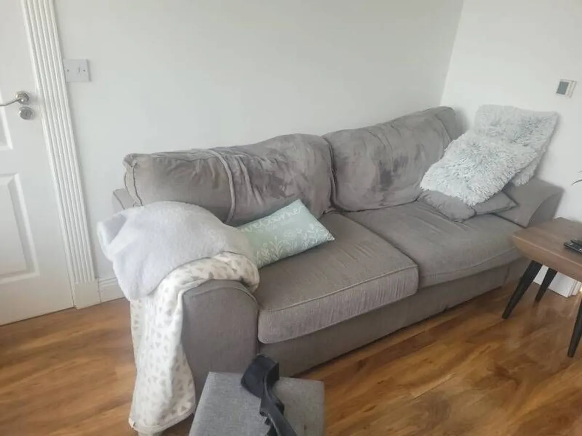 couch - Image 2