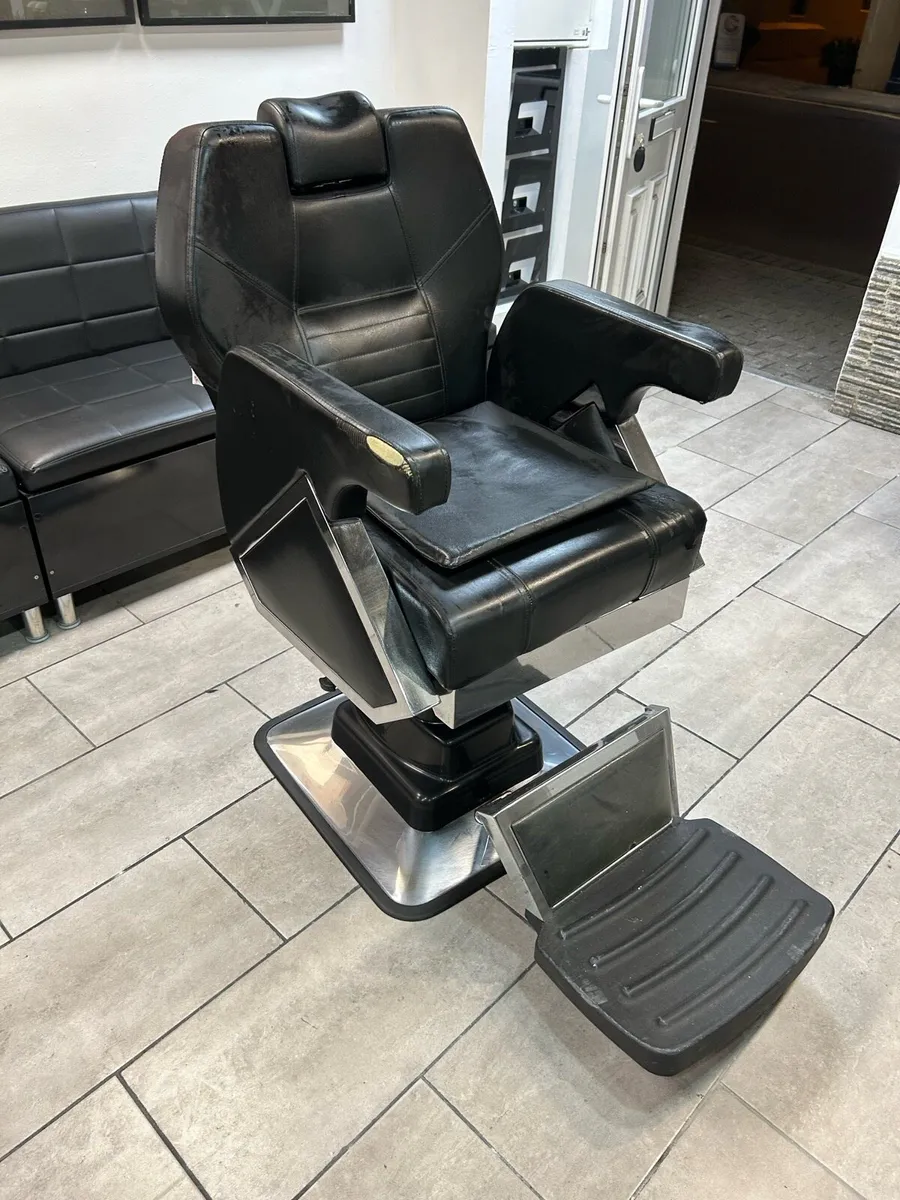 Barber chairs - Image 1