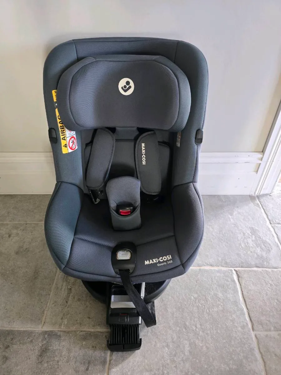 Maxi Cosi Quartz Swivel 360 Car Seat - Image 1