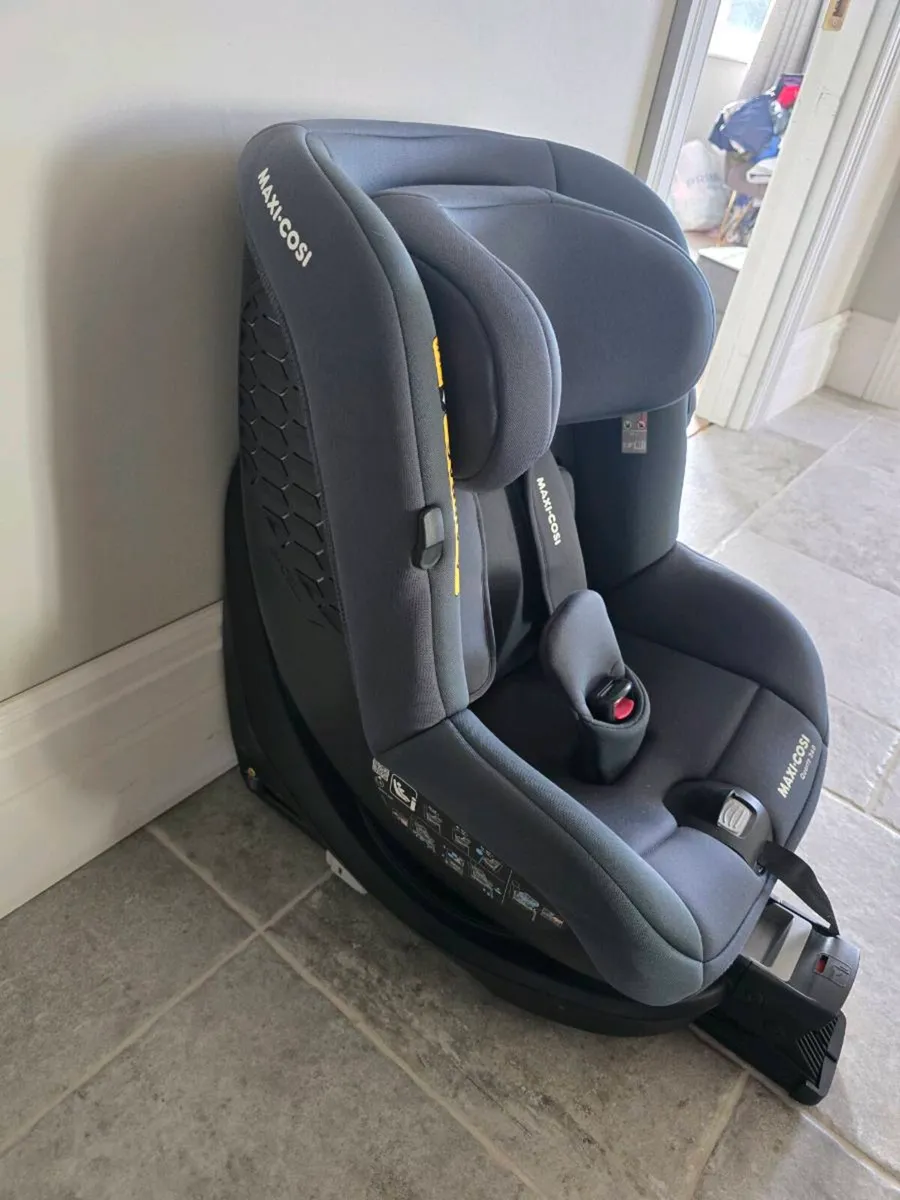 Maxi Cosi Quartz Swivel 360 Car Seat - Image 3
