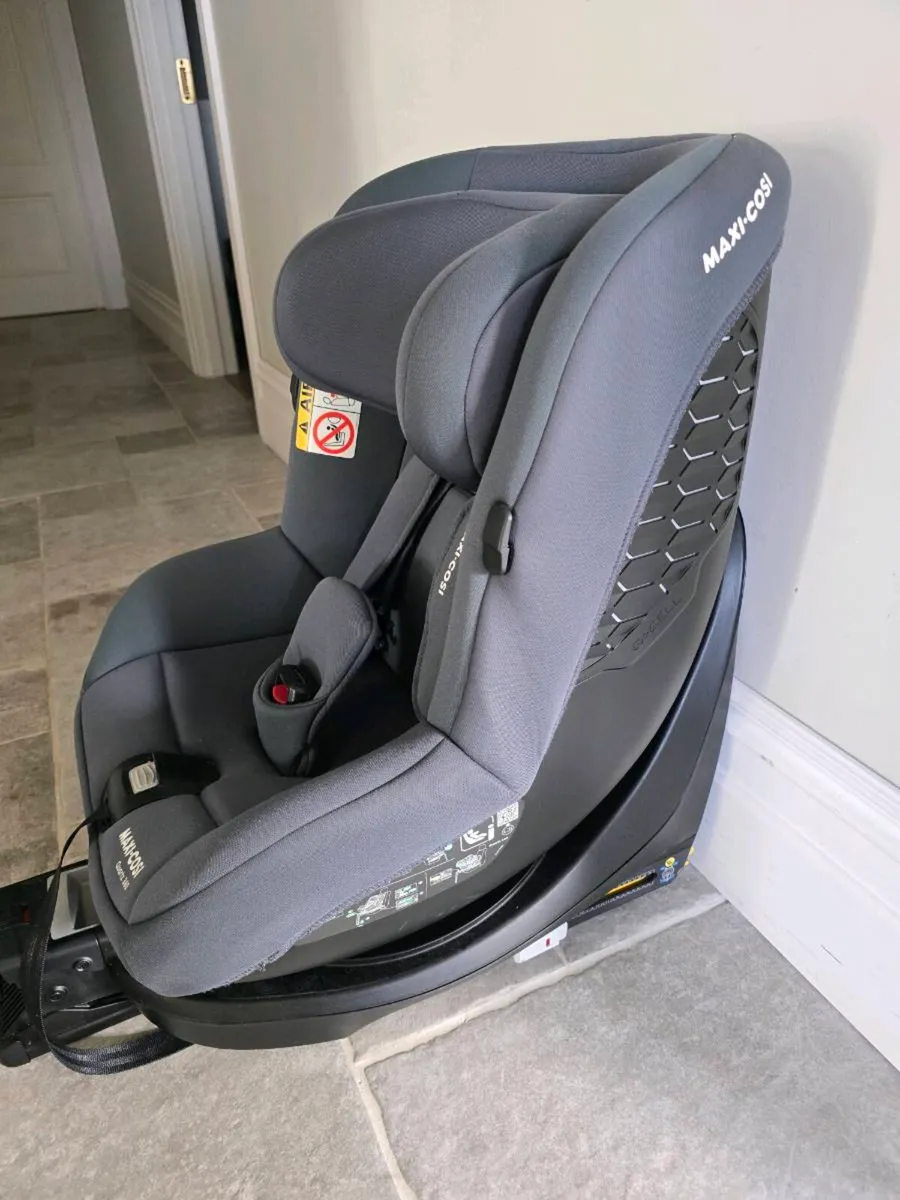 Maxi Cosi Quartz Swivel 360 Car Seat - Image 4