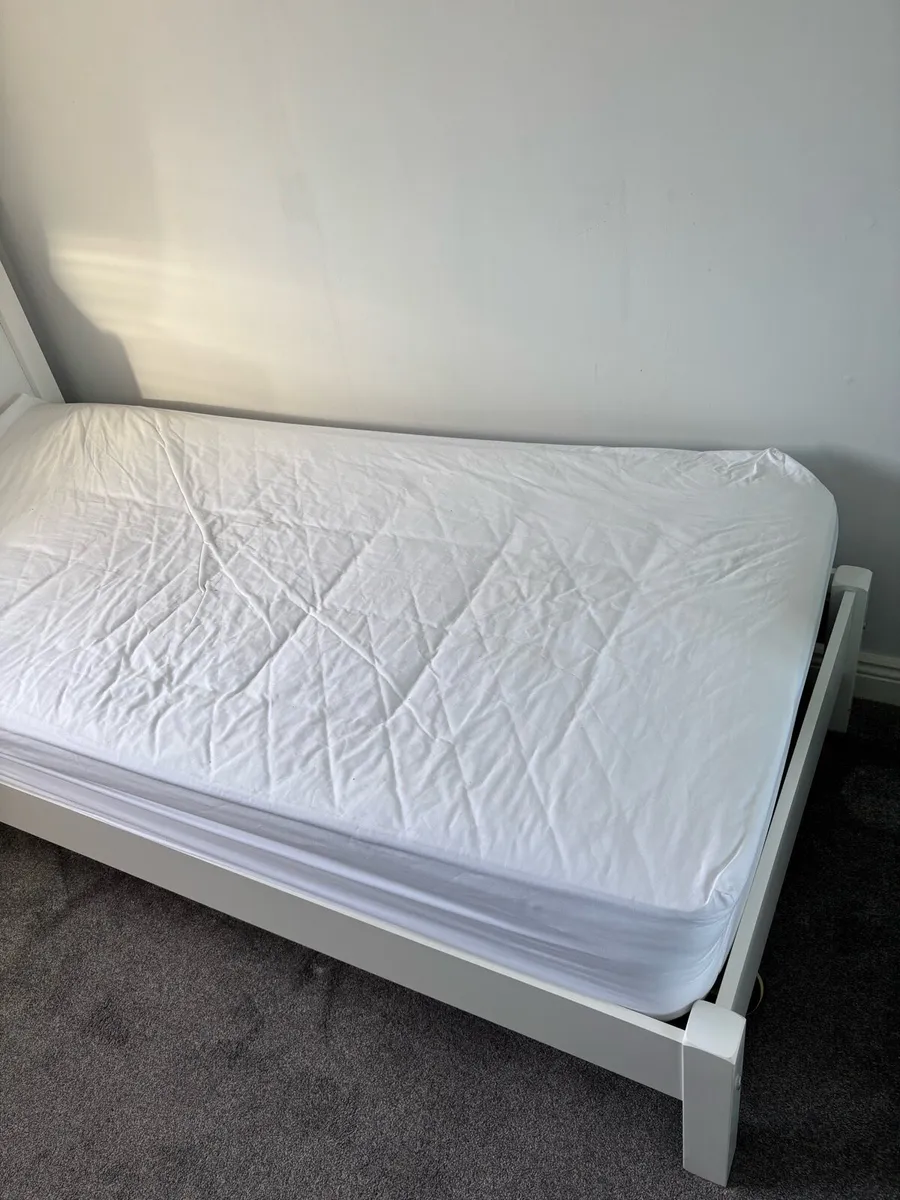 Single bed with mattress - Image 2