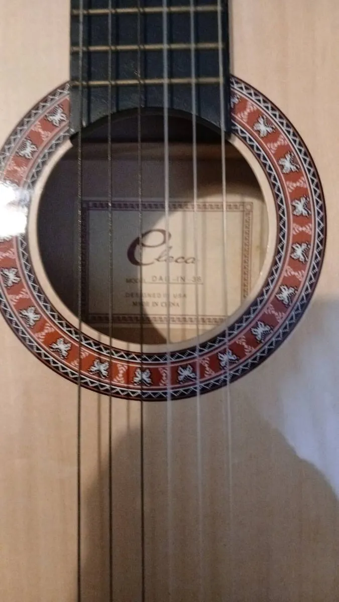 Beginners guitar with case - Image 3