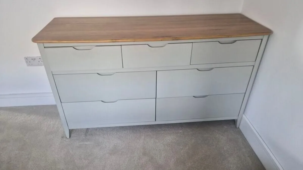 7 drawer dresser - Image 1