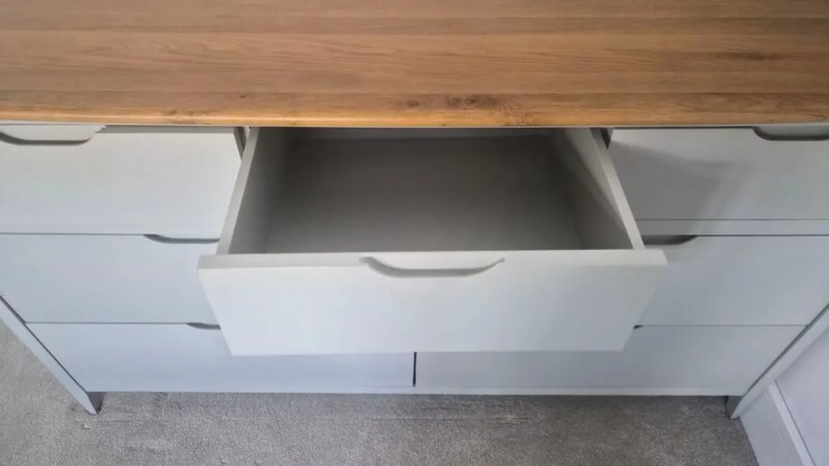 7 drawer dresser - Image 4