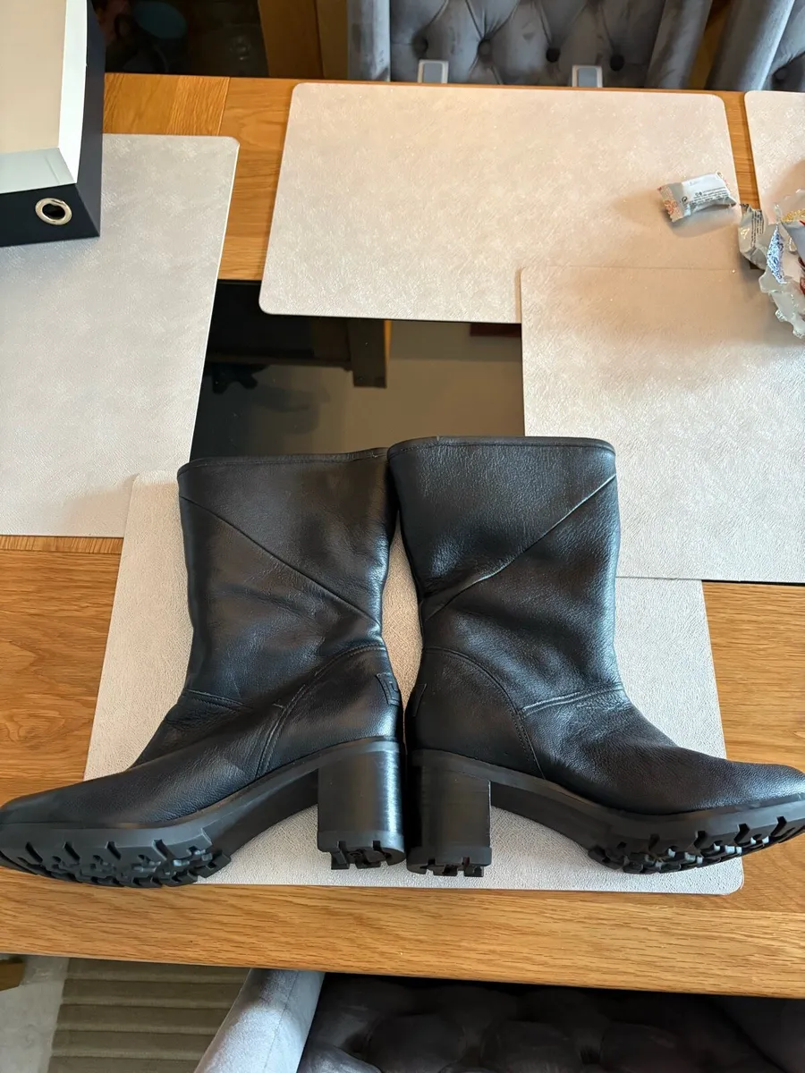 Ugg Jessica leather boots 42eu 9.5uk New - Image 1
