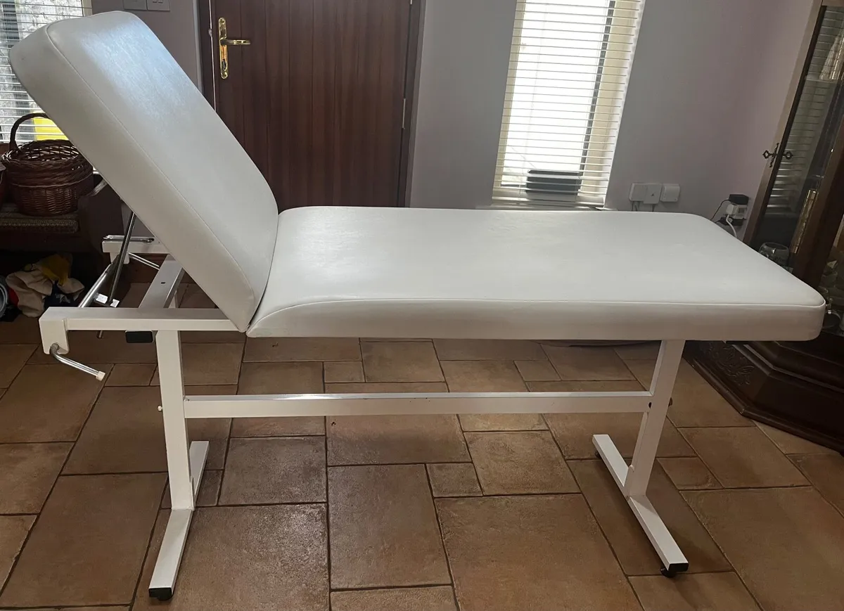 Beauty salon bed - Image 2