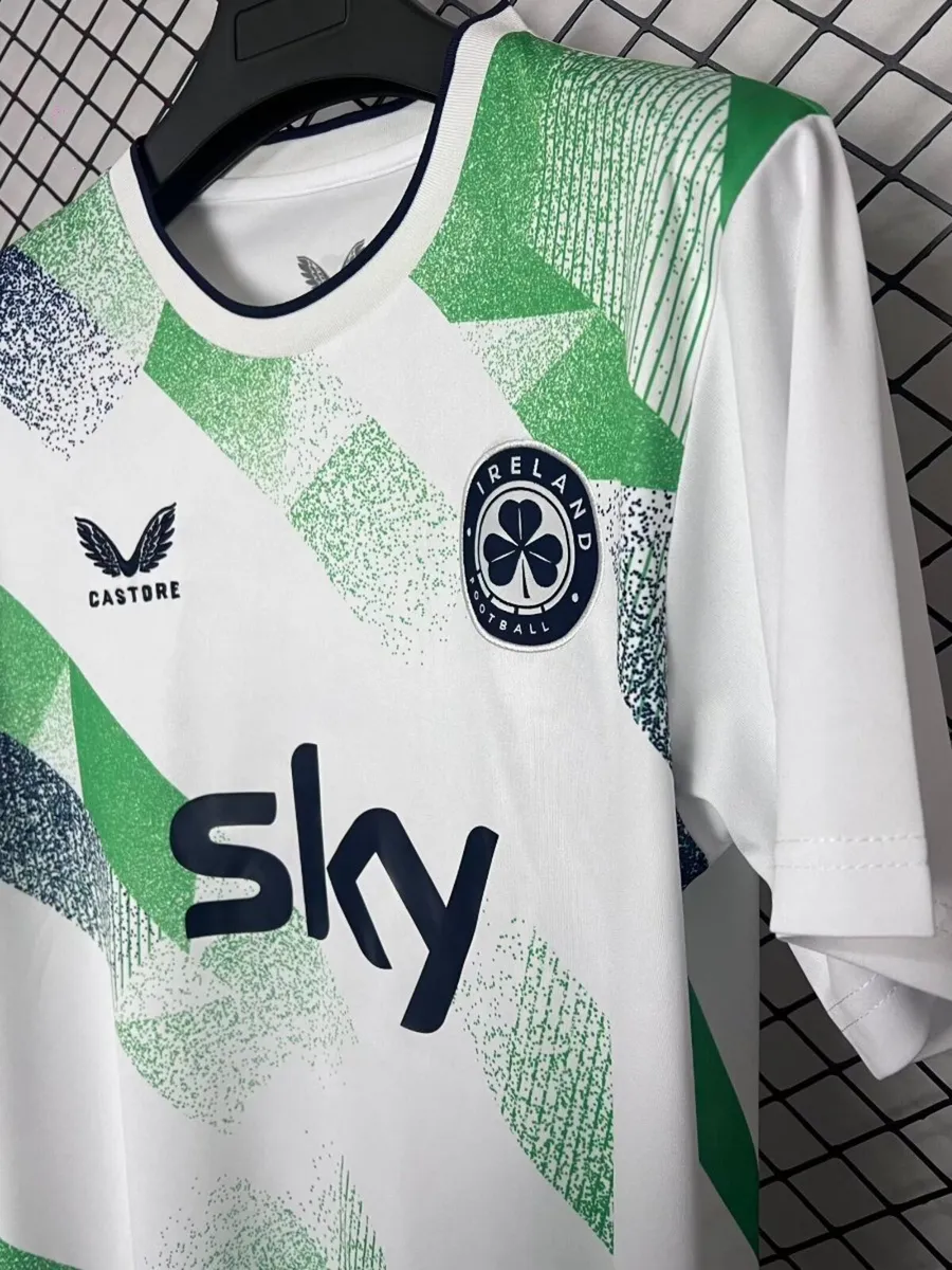 Ireland football jersey away - Image 3