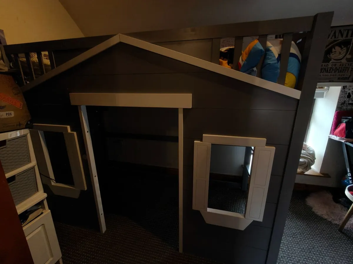 Playhouse bunk bed - Image 3