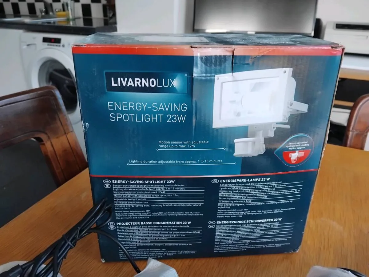 4 New CCTV outdoor cameras and cables & Spotlight - Image 3