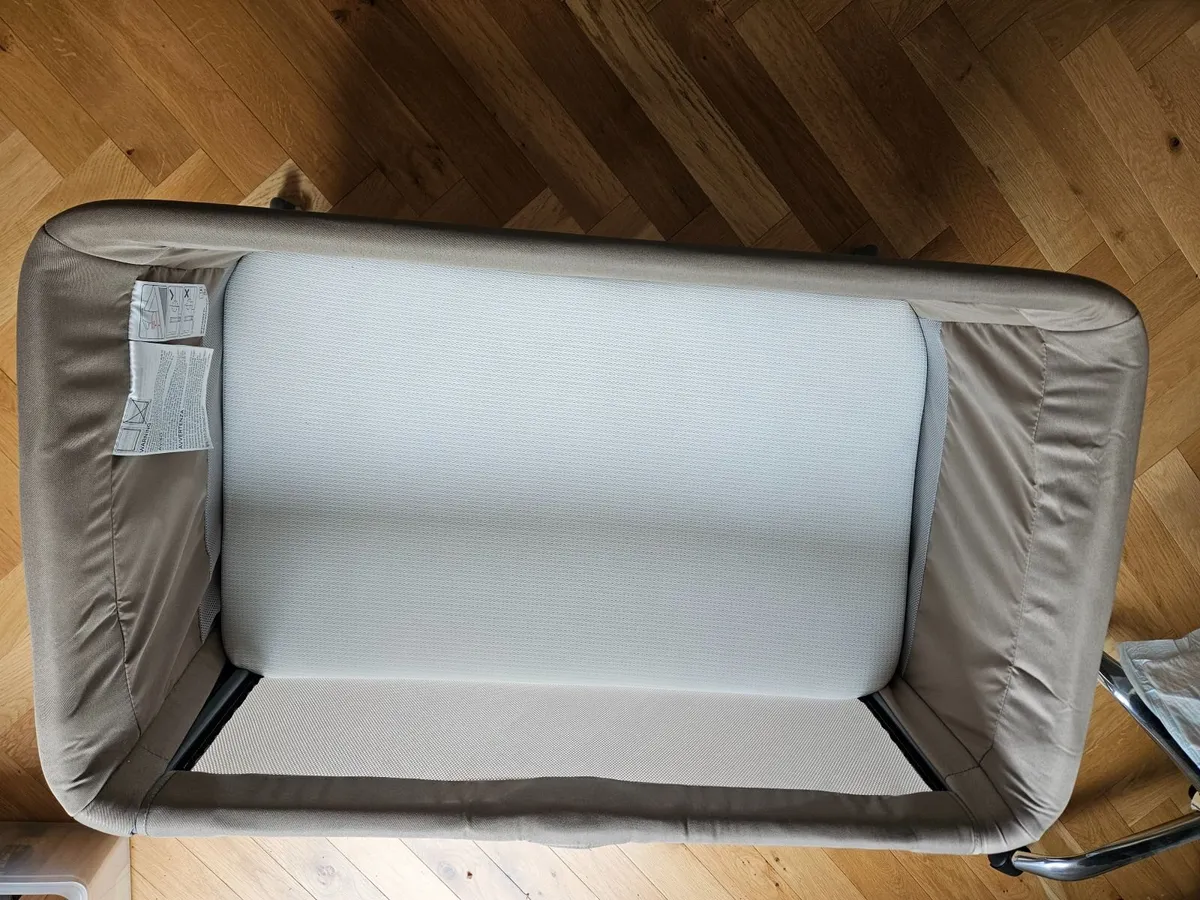 Graco Sweet2Sleep Bedside Crib Oatmeal - Image 3