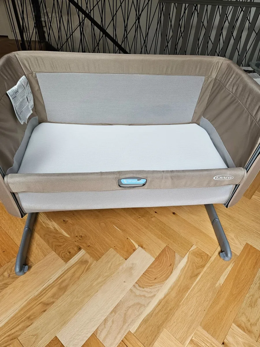 Graco Sweet2Sleep Bedside Crib Oatmeal - Image 4