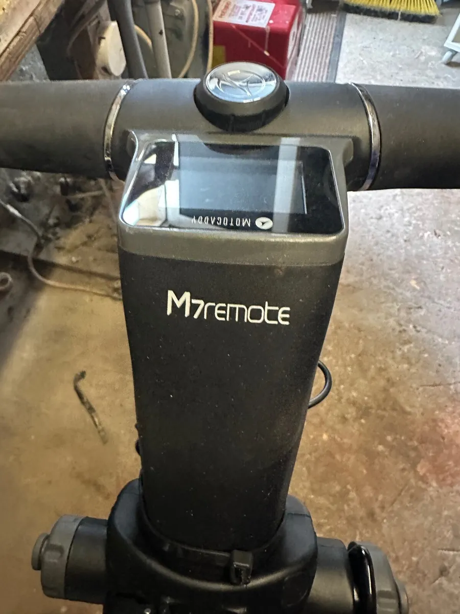 Golf Electric Remote Golf Trolley - Image 3