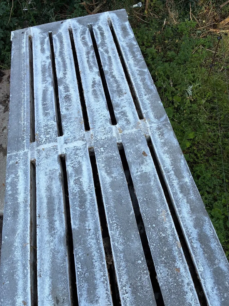 Second hand cattle slats - Image 1