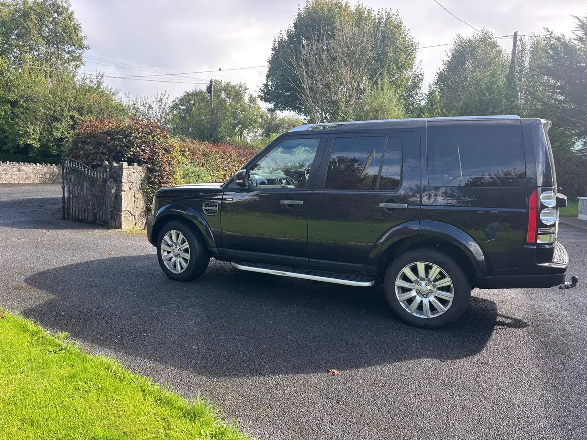 Land Rover Discovery 3.0 2016 V6 Crew Cab - Image 2