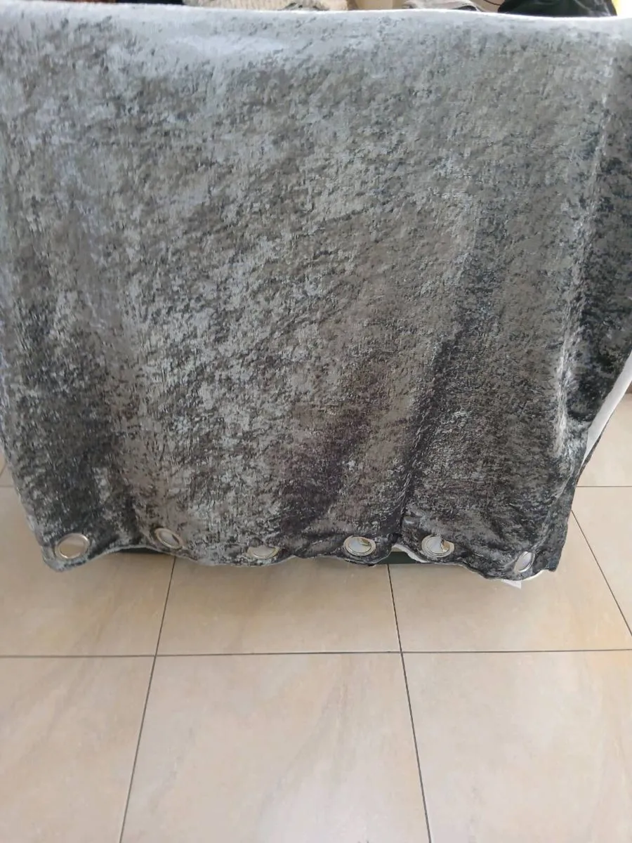 PAIR LINED CURTAINS.  90 X. 90.  LIKE NEW - Image 3