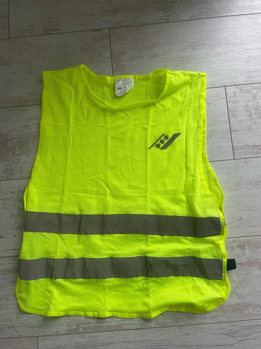 hi vis running vest - Image 2