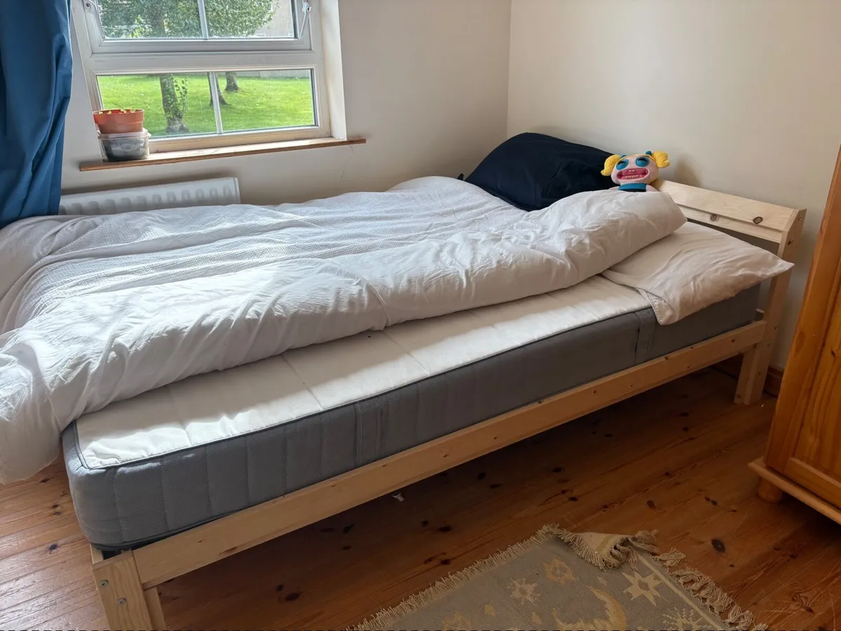 Double bed - Image 1