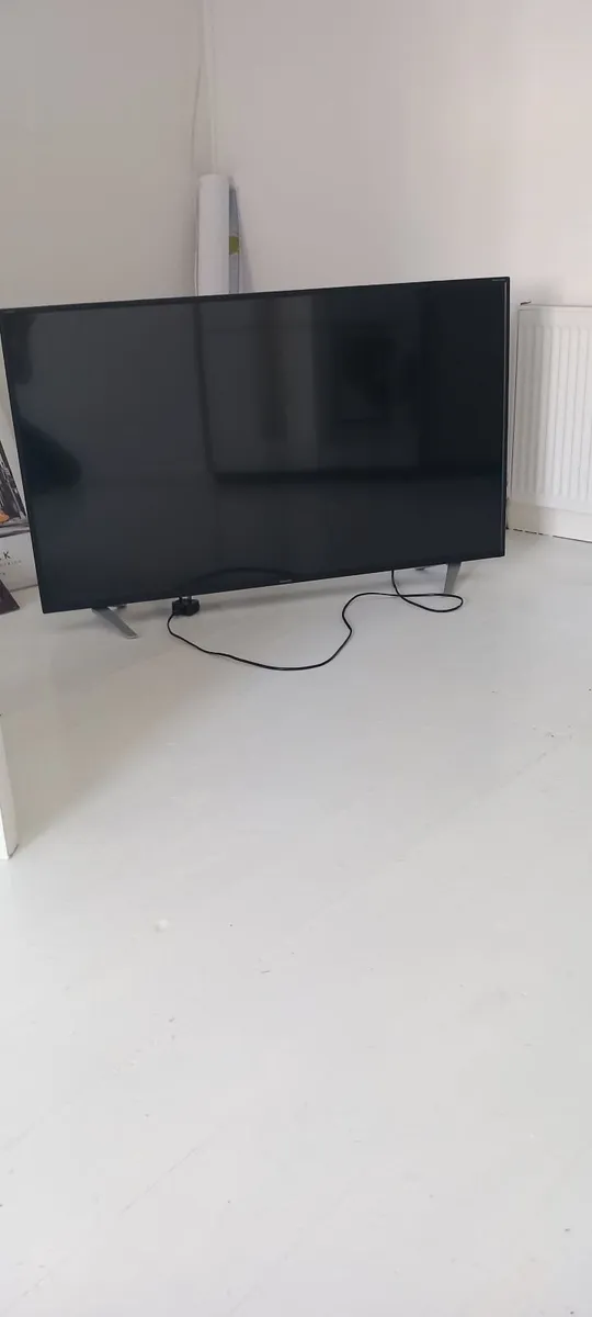 Smart TV 50in - Image 1