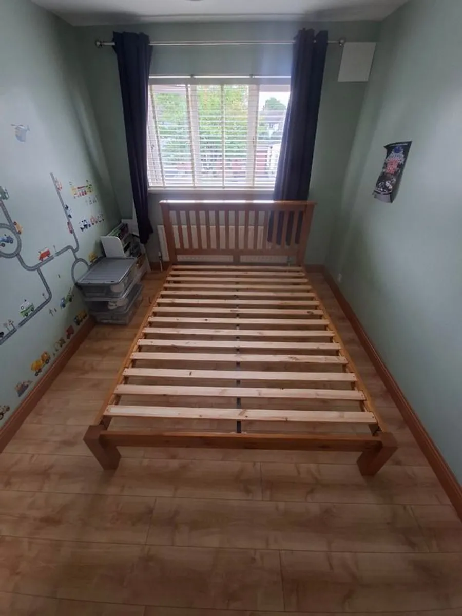 Wooden king bed - Image 1