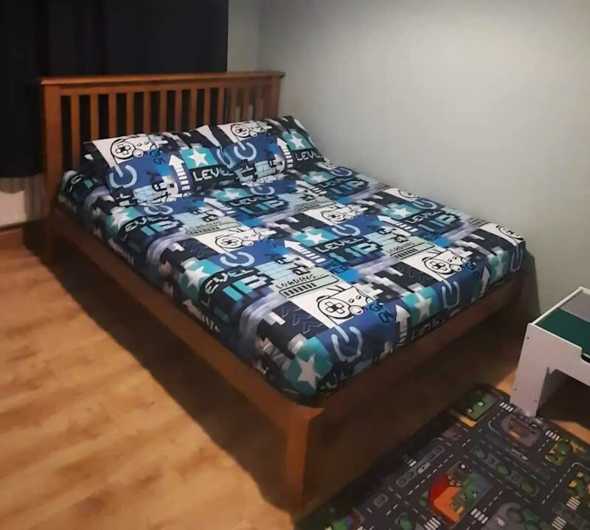 Wooden king bed - Image 2