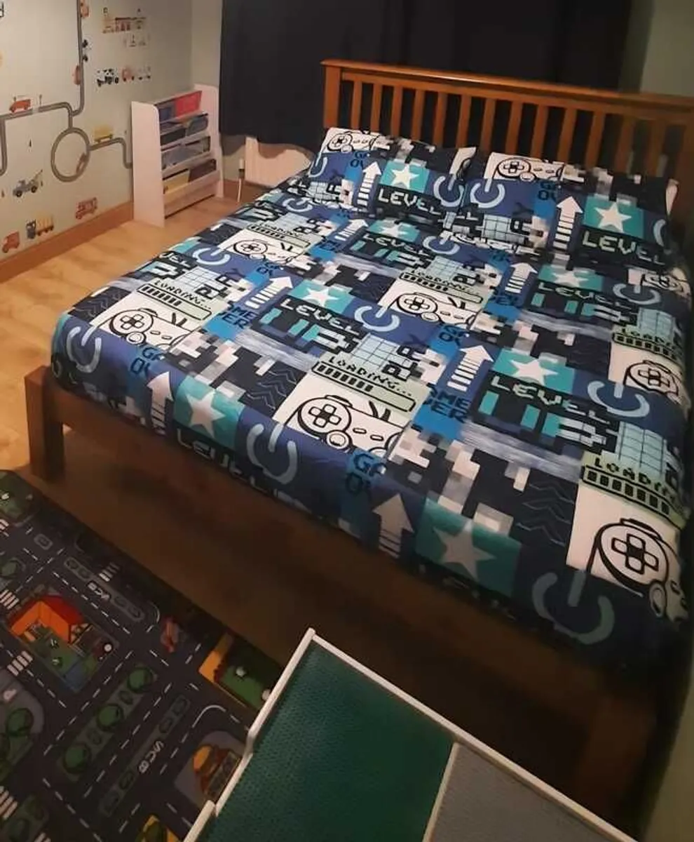 Wooden king bed - Image 3