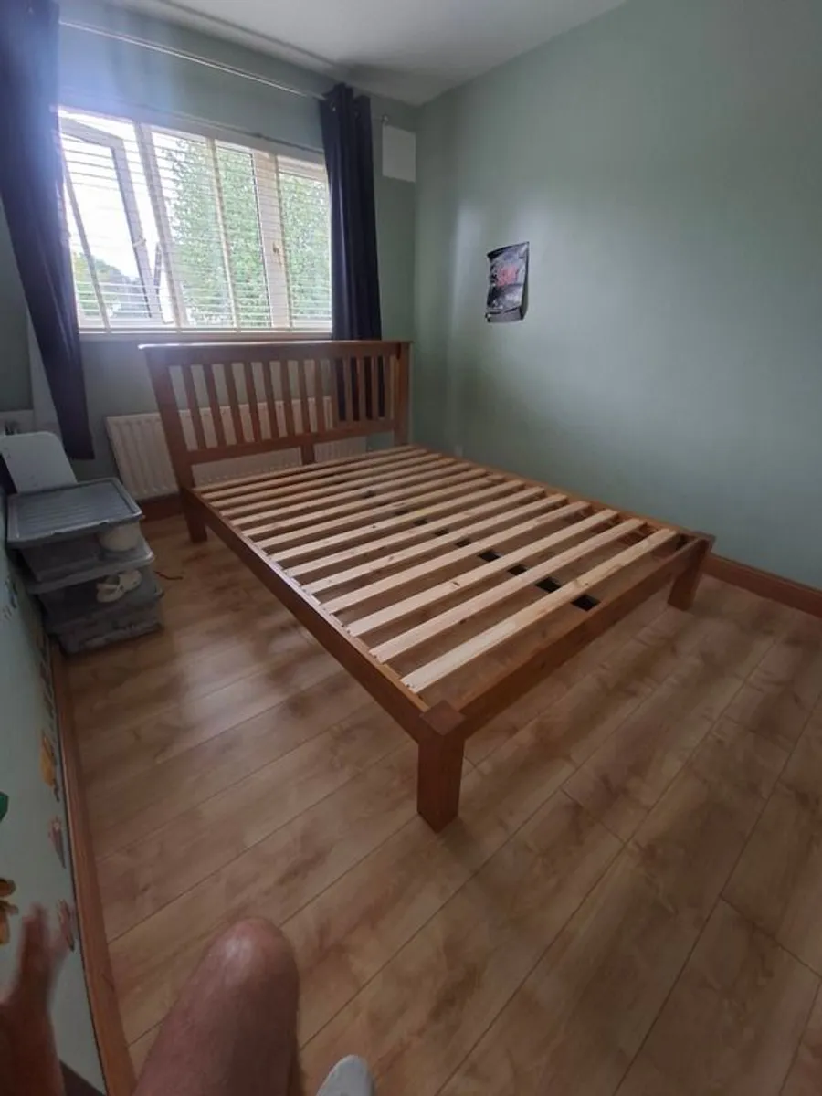 Wooden king bed - Image 4