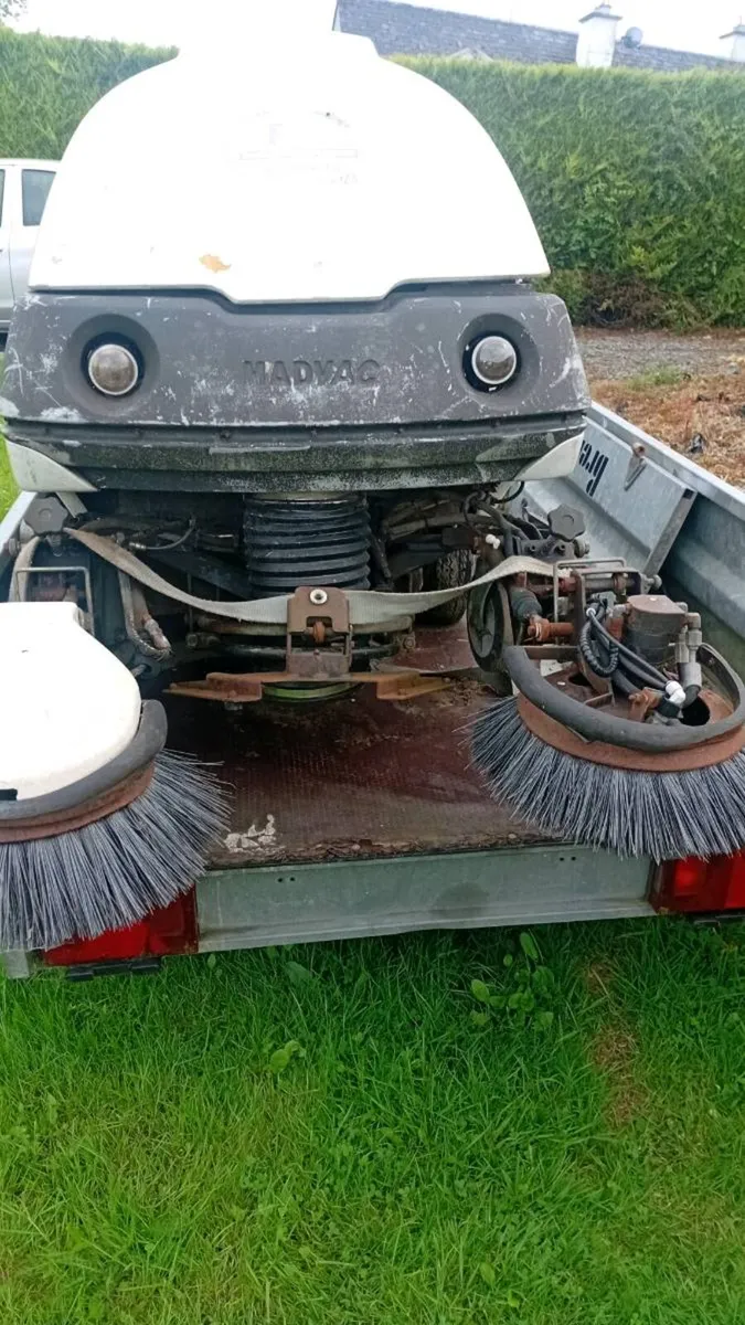 Sweeper  kubota engine - Image 1