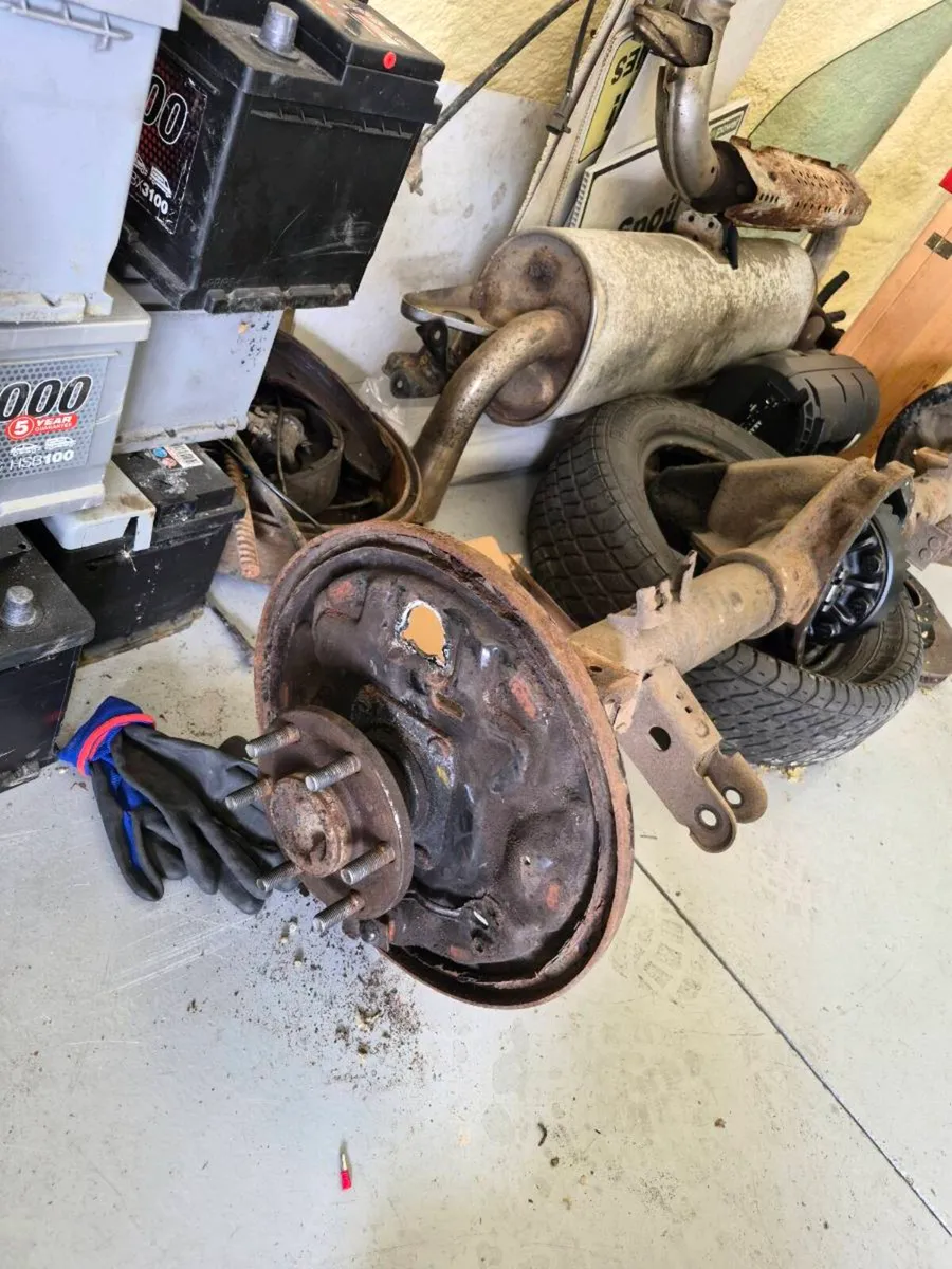 2012 Nissan Navara D40 axle - Image 1