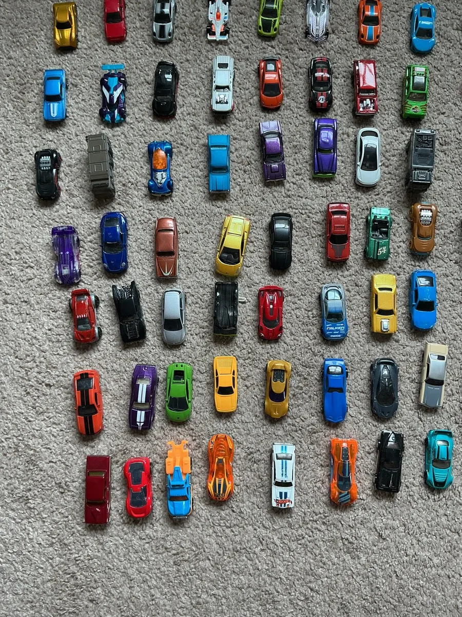 Hot wheels bundle of 106 cars - Image 2