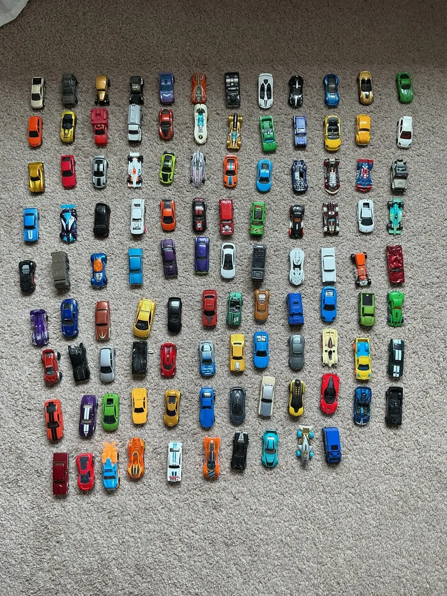 Hot wheels bundle of 106 cars - Image 3