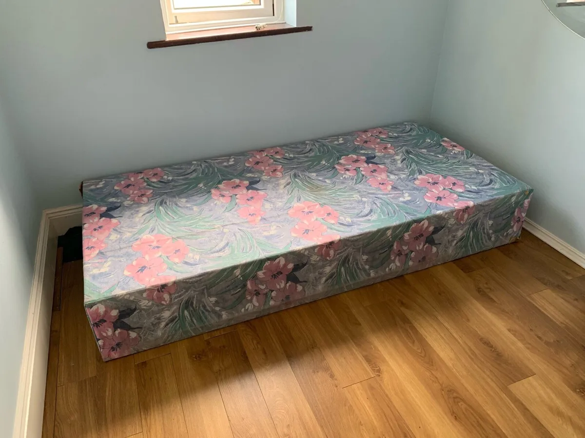 Free single bed - Image 2