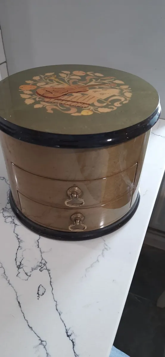 Italian Musical Jewellery Box - Image 1