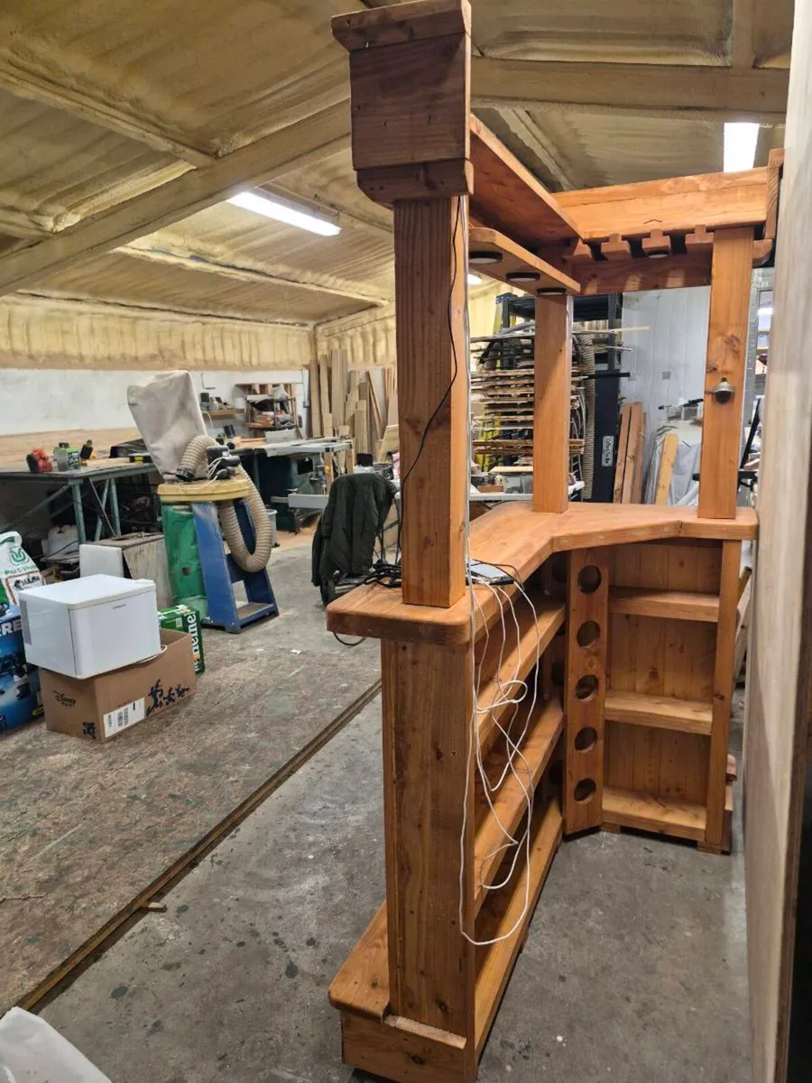 Rustic home bar - Image 1