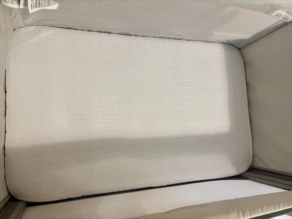 Chicco Next2Me Magic Crib - Image 2