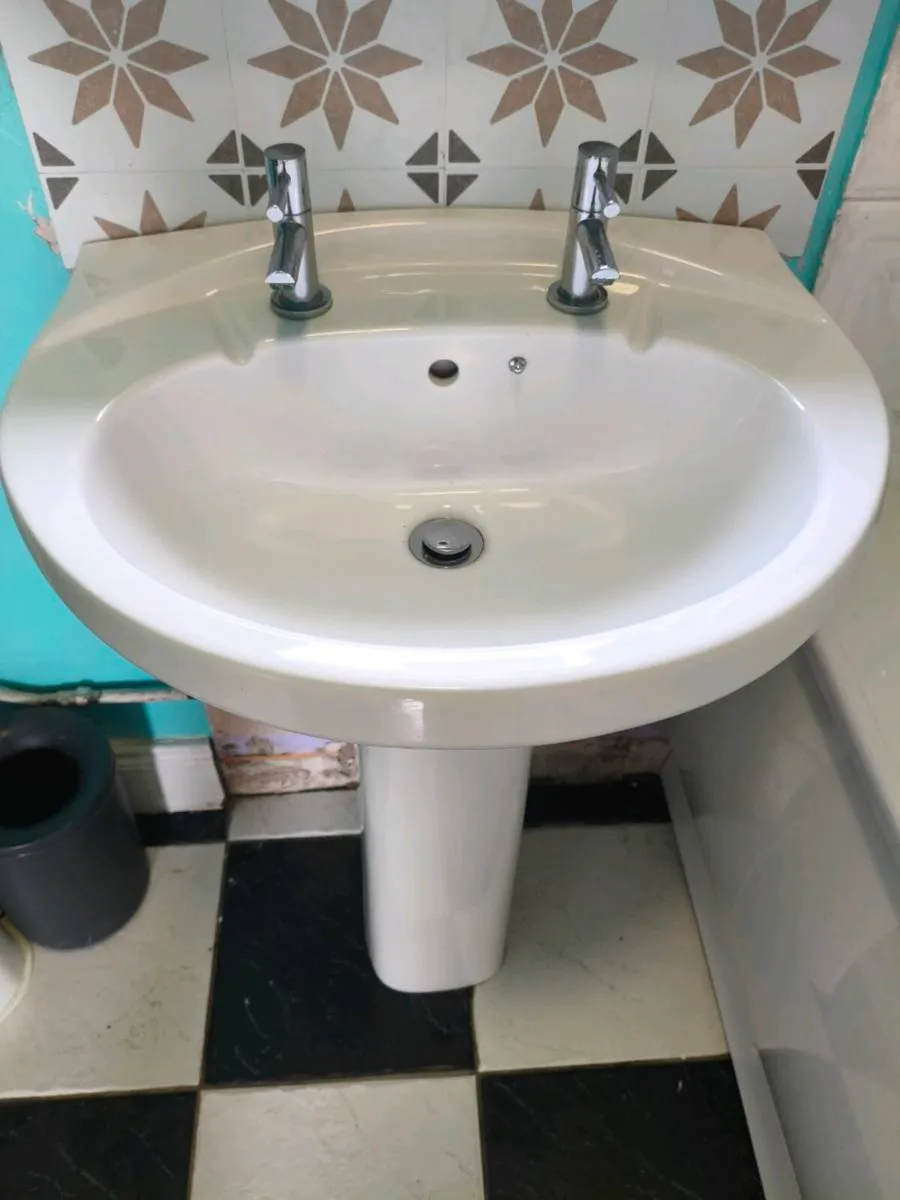 Bathroom Suite - Image 2