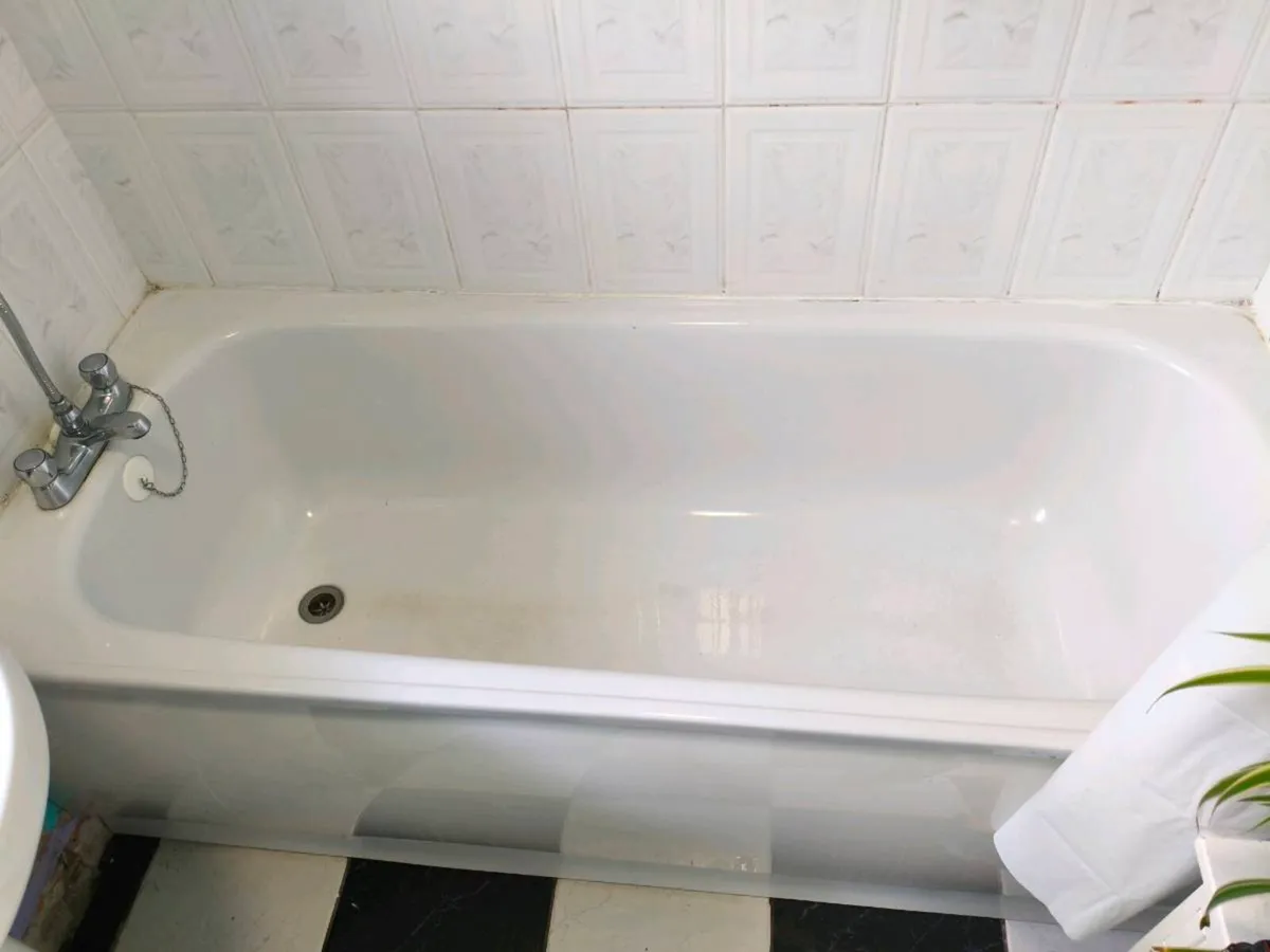 Bathroom Suite - Image 3