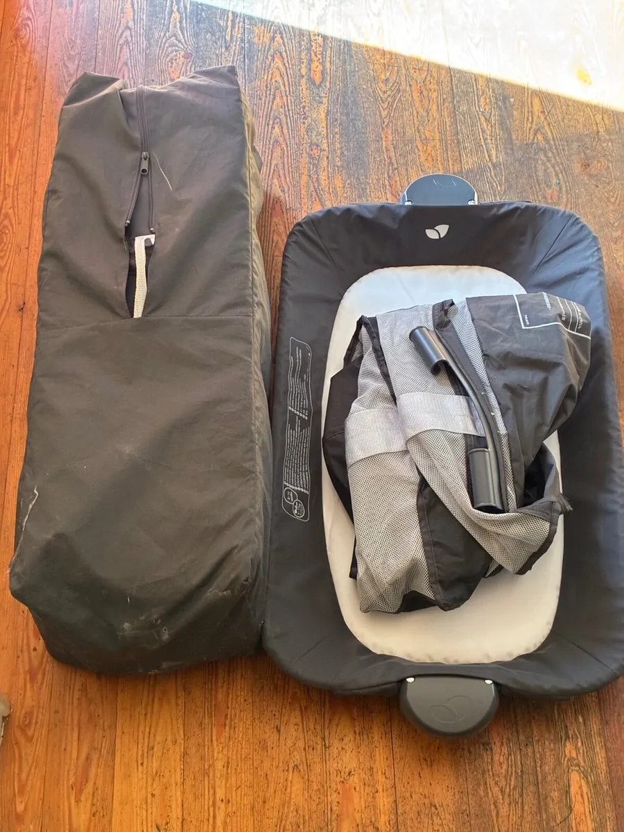 Travel cot - Image 1