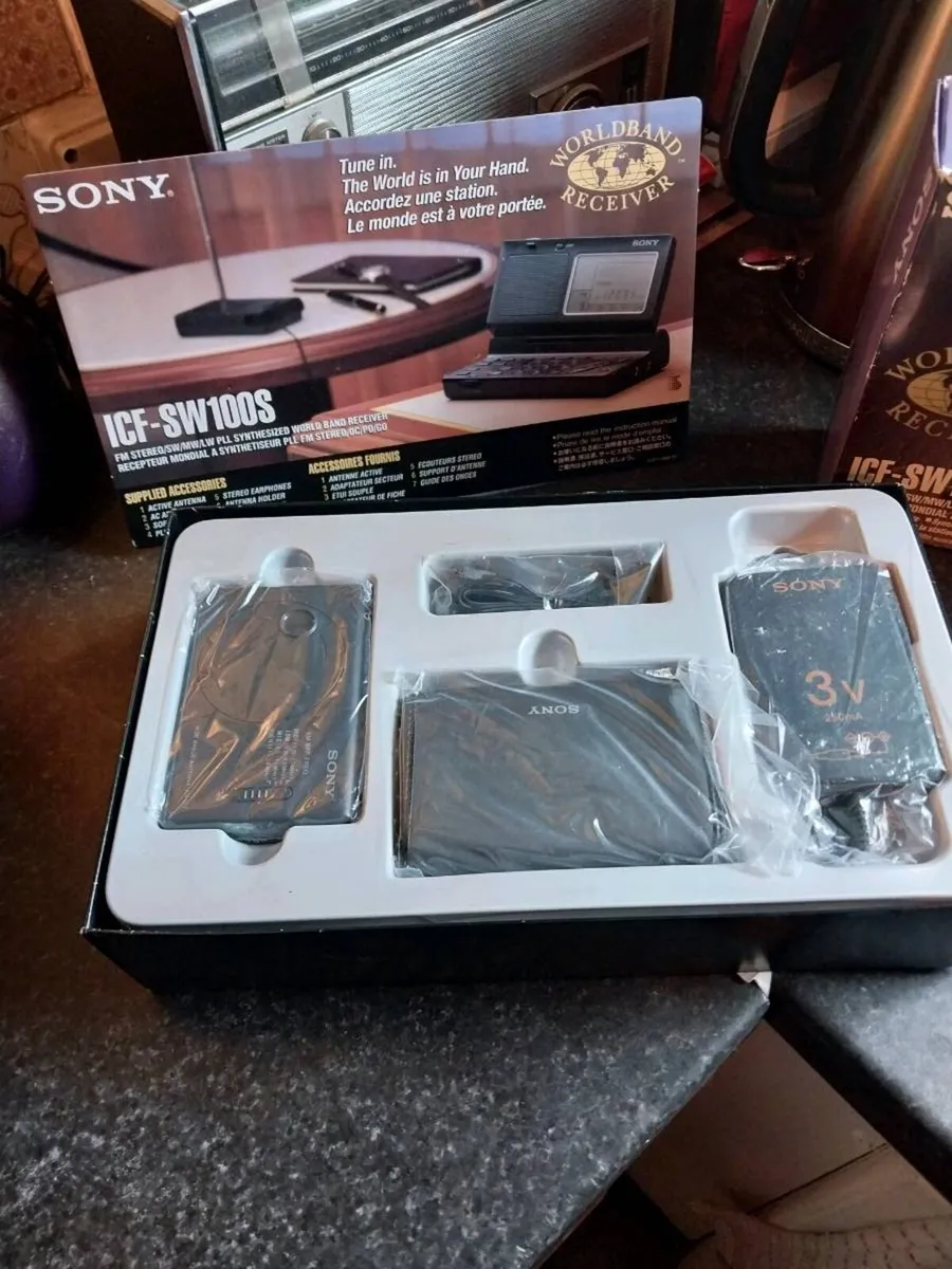 Sony sw100s  world band radio - Image 3
