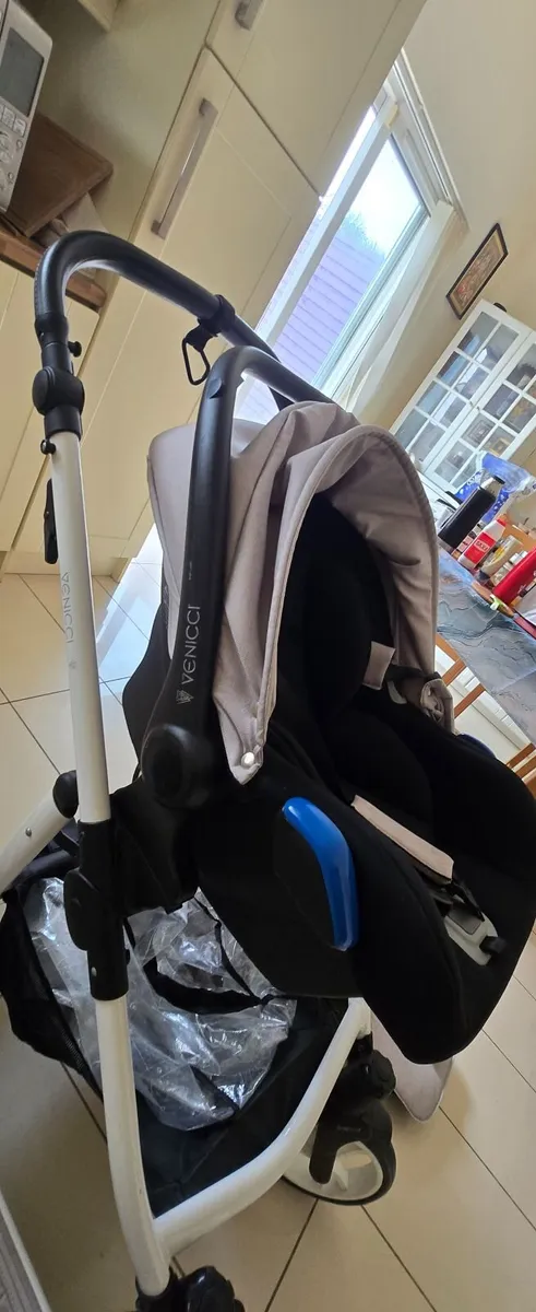 Venicci Pure cloud 3 in 1 travel system - Image 2