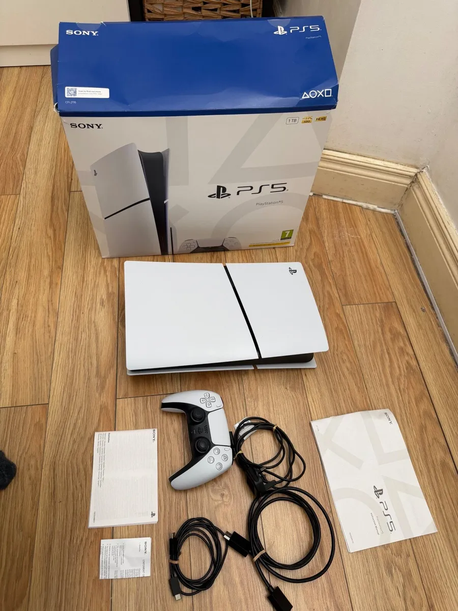 PlayStation 5 slim 1 TB W/DISC - Image 1