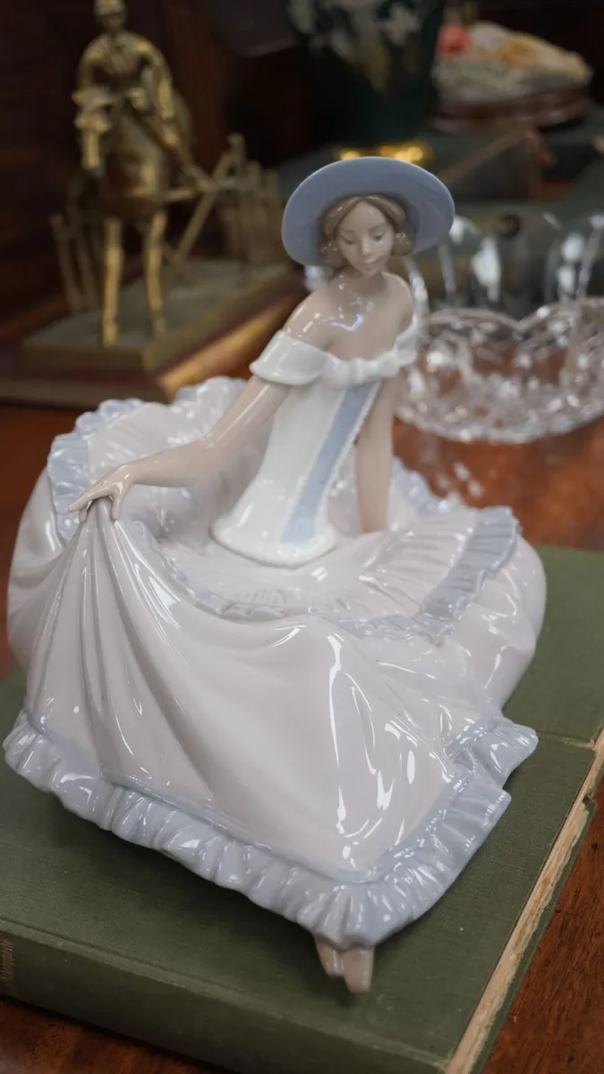 Nao Figurine - Image 3