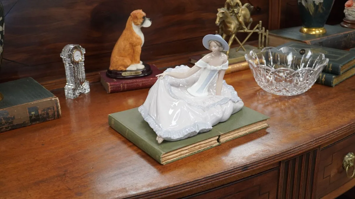 Nao Figurine - Image 1