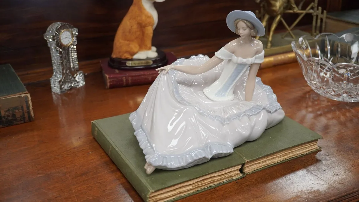 Nao Figurine - Image 2