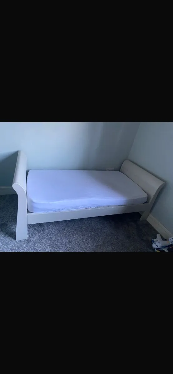Toddler bed and bed guard - Image 1