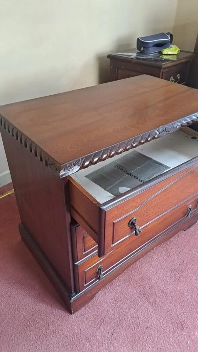Solid Mahogany Chest of Drawers - Image 2