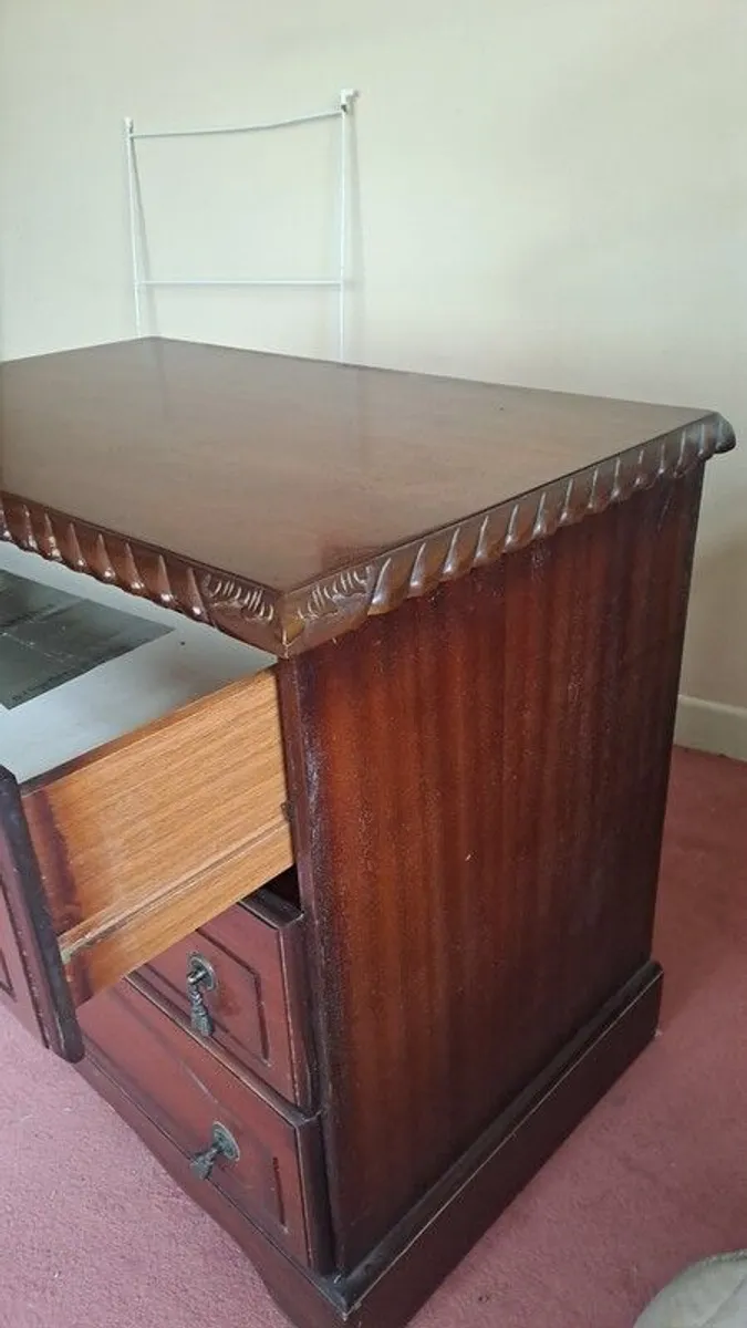 Solid Mahogany Chest of Drawers - Image 3