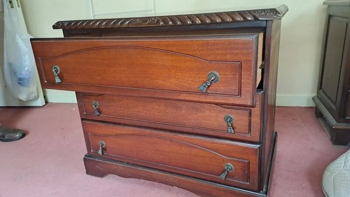 Solid Mahogany Chest of Drawers - Image 4