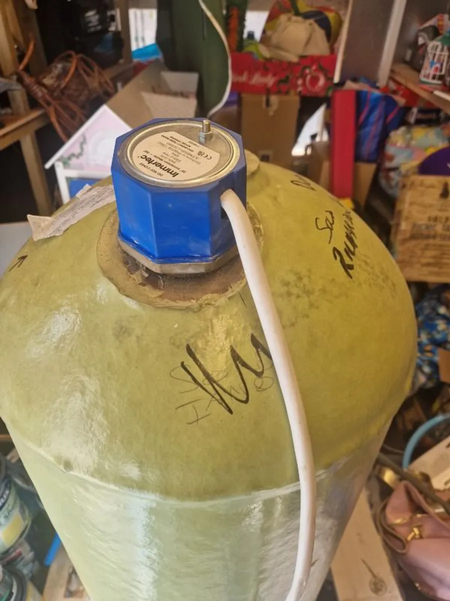 Hot water cyclinder - Image 2